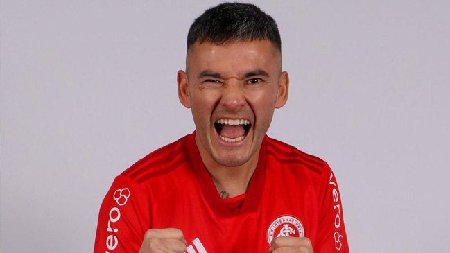 Charles Aránguiz volvió a las canchas y redebutó en Inter de Porto Alegre ante Cruzeiro