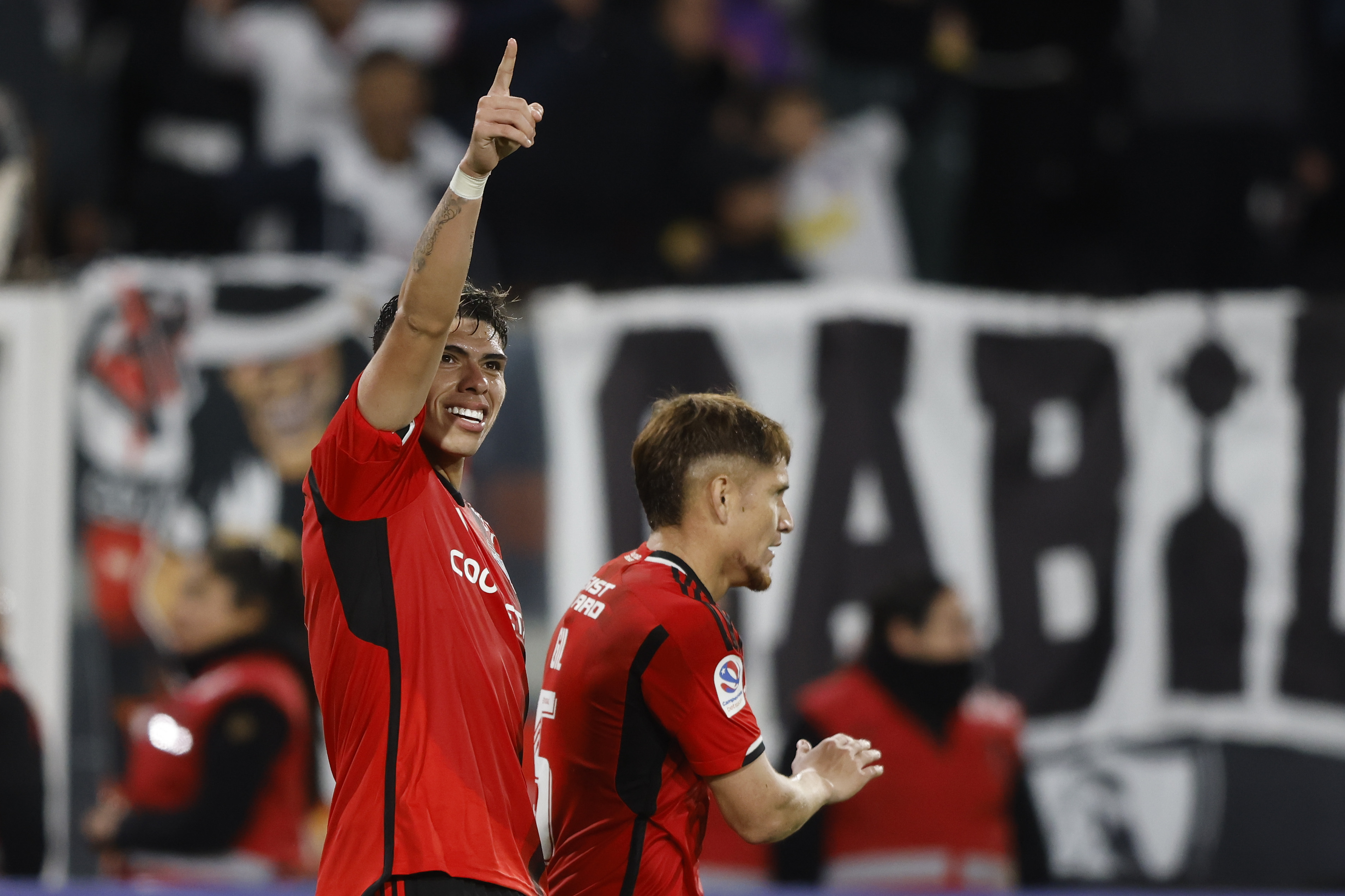 Carlos Palacios firmó su triplete en la goleada de Colo Colo a La Calera en Copa Chile