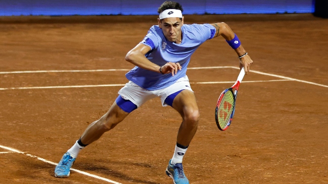 Alejandro Tabilo hizo pesar su favoritismo y avanzó a cuartos de final en Karlsruhe