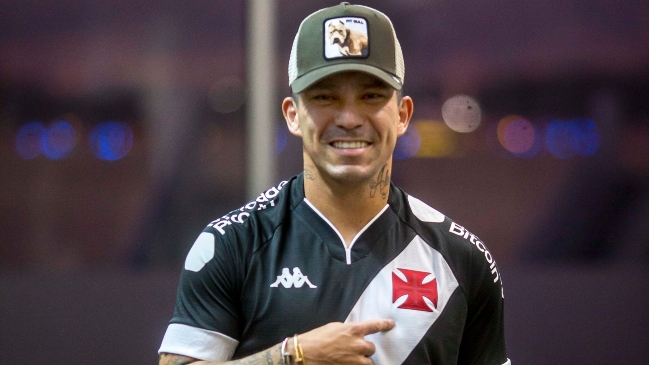 Gary Medel aterrizó en Brasil para sellar su fichaje en Vasco da Gama