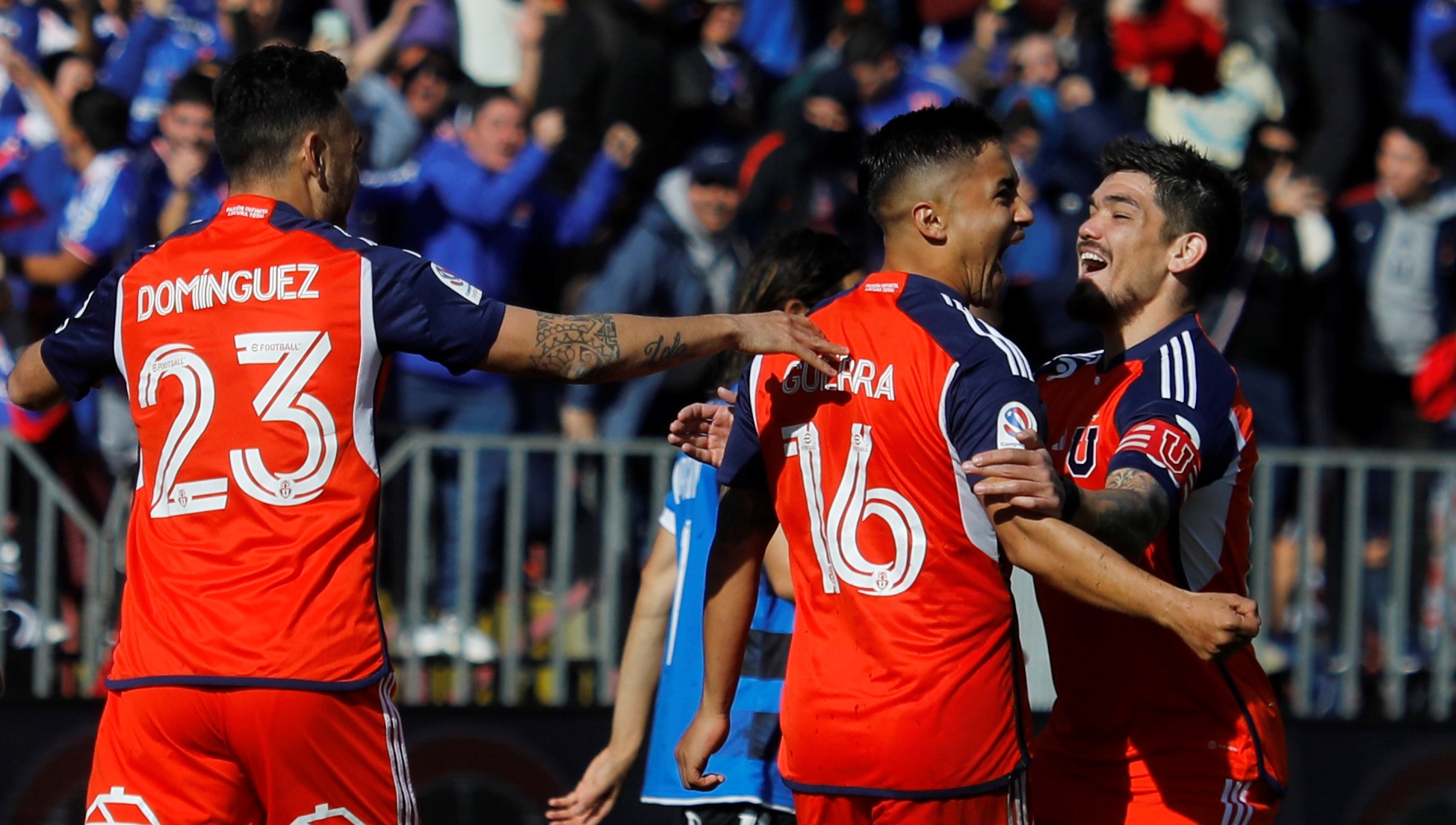 La U golpeó de entrada a Huachipato con un certero cabezazo de Nicolás Guerra