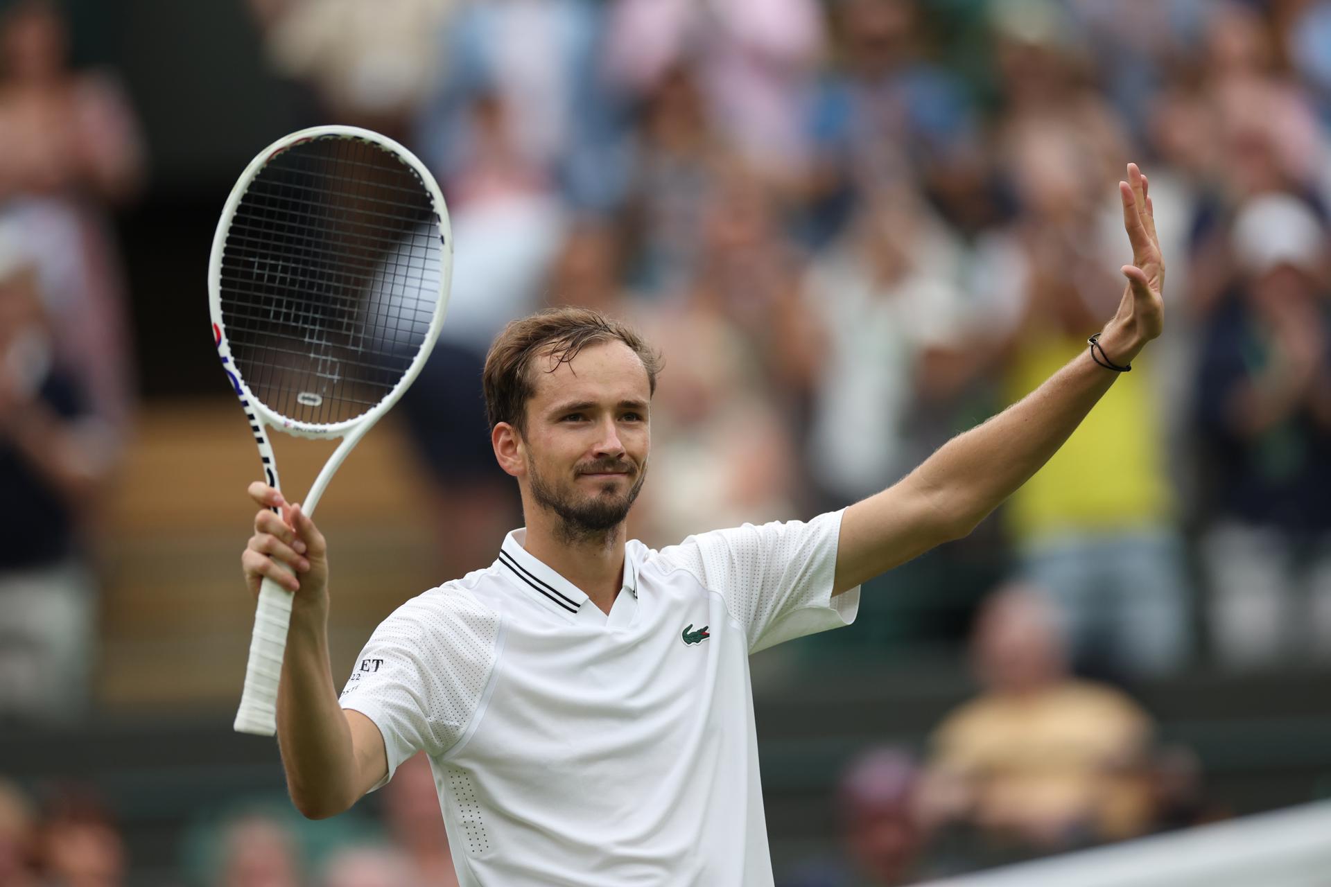 Daniil Medvedev se instaló en octavos de Wimbledon tras remontar ante Marton Fucsovics