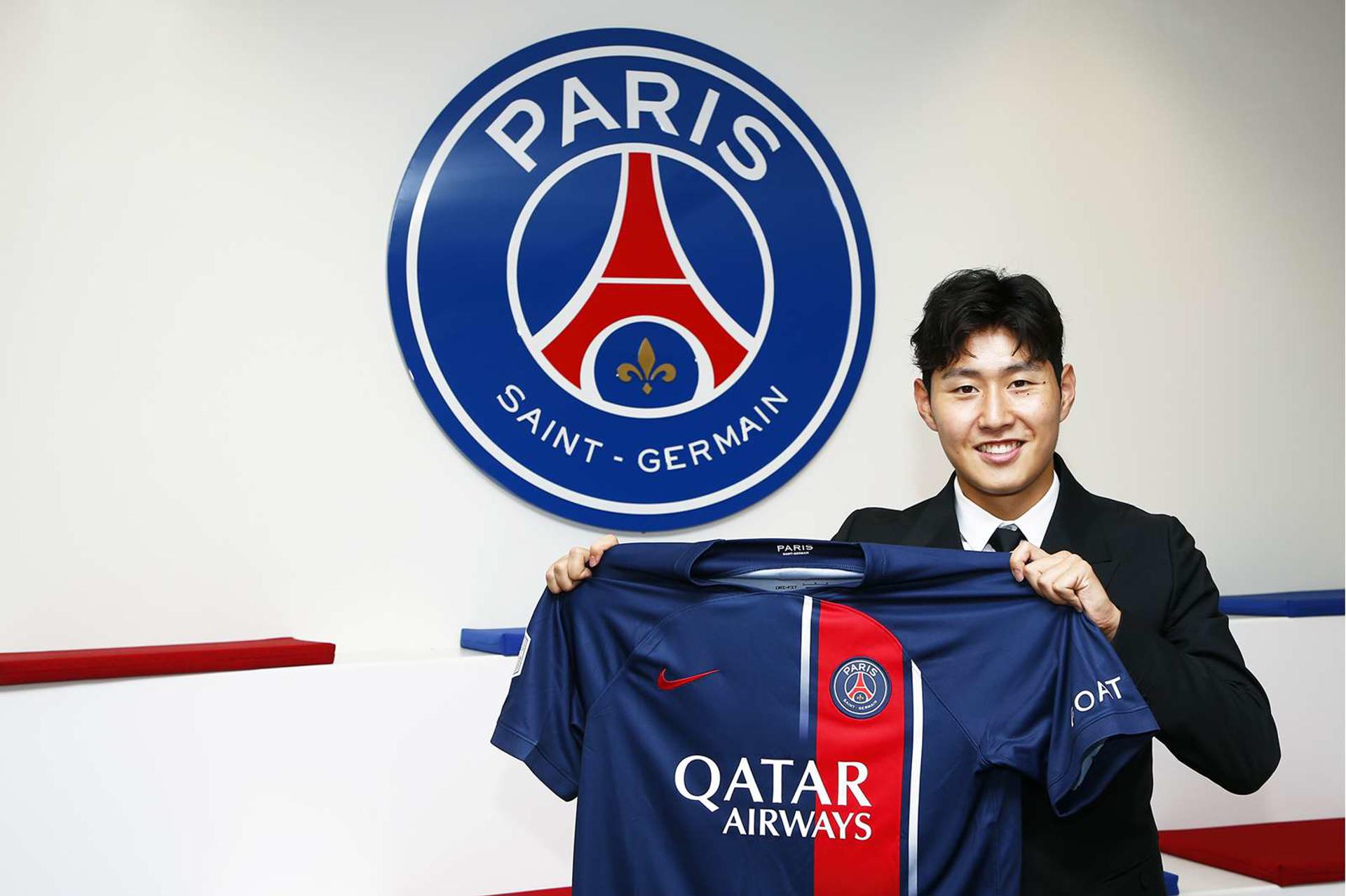 PSG anunció el fichaje del surcoreano Kang-in Lee