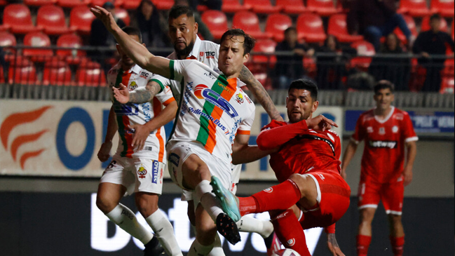 Cobresal igualó en La Calera y dejó un triple empate en la cima del Campeonato Nacional