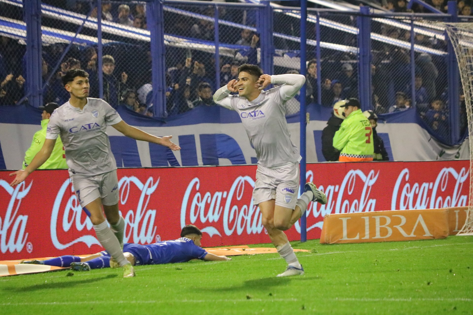 Thomas Galdames anotó su primer gol por Godoy Cruz y desató polémica con festejo ante Vélez