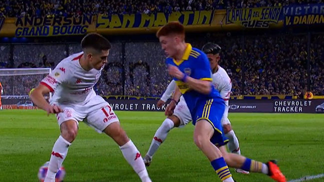 Guillermo Soto tuvo complicado partido en derrota de Huracán ante Boca Juniors