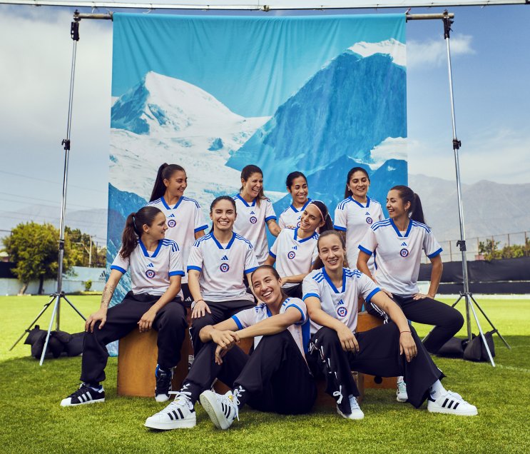 La nueva camiseta de visitante de la selección chilena femenina