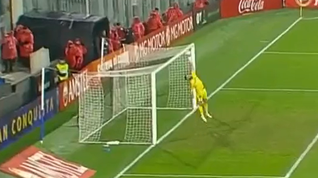 La gran atajada de Fernando de Paul que salvó a Colo Colo contra América-MG