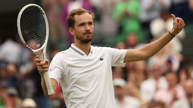 Medvedev sobrevivió al ímpetu de Eubanks y entró a semifinales de Wimbledon
