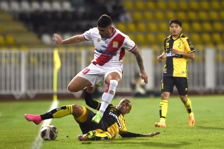 Rodrigo Holgado le dio el triunfo a Coquimbo ante Curicó en el “Francisco Sánchez Rumoroso”