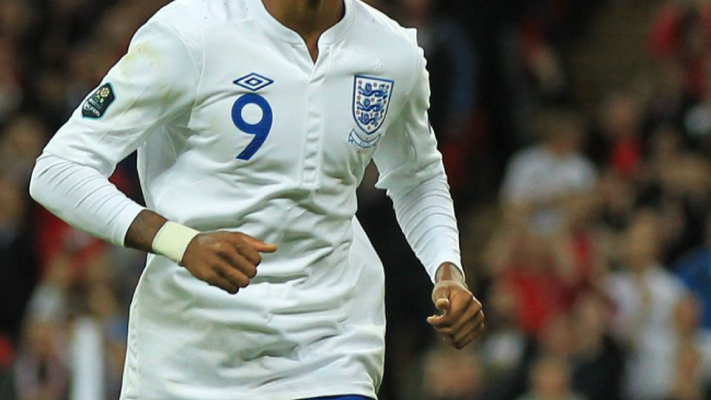 Legendario lateral inglés fichó en Everton tras su paso por Aston Villa