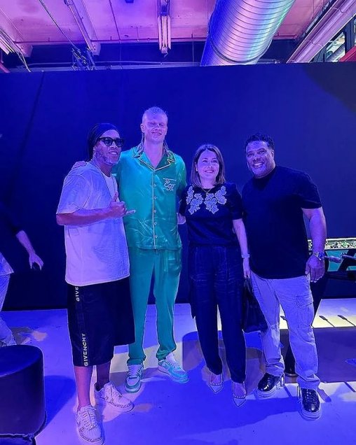 ¡Cuánta calidad! Ronaldinho se sumó al lanzamiento del FC 24