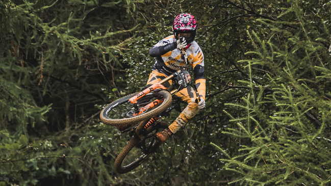 El exigente Red Bull Hardline 2023 tendrá por primera vez pilotos latinoamericanos