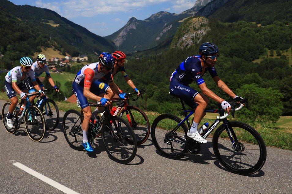 Carlos Rodríguez ganó la etapa 14 del Tour y Vingegaard sigue de amarillo