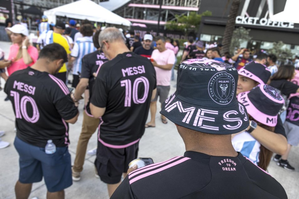 ¡Feliz de la vida! Lionel Messi fue presentado ante una multitud en Inter Miami