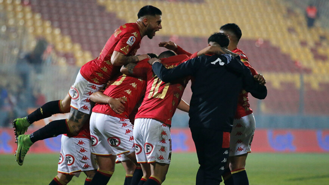 Unión Española bajó a la U del liderato con sólido triunfo y entró en zona de Copa Sudamericana