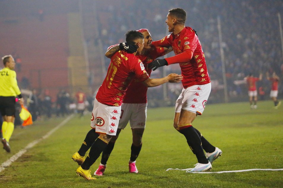 Unión Española contó con un inspirado Rodrigo Piñeiro para tumbar a la U en Santa Laura