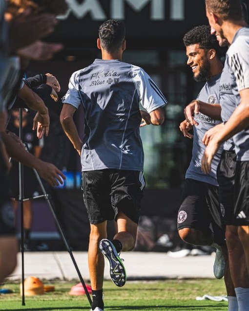 ¡Con pasillo incluido! Un sonriente Lionel Messi cumplió con su primer entrenamiento en Inter Miami
