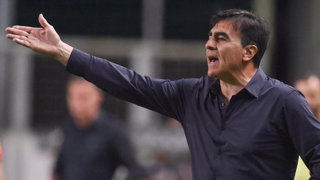 Gustavo Quinteros: Como entrenador me da vergüenza que el equipo defendiera así