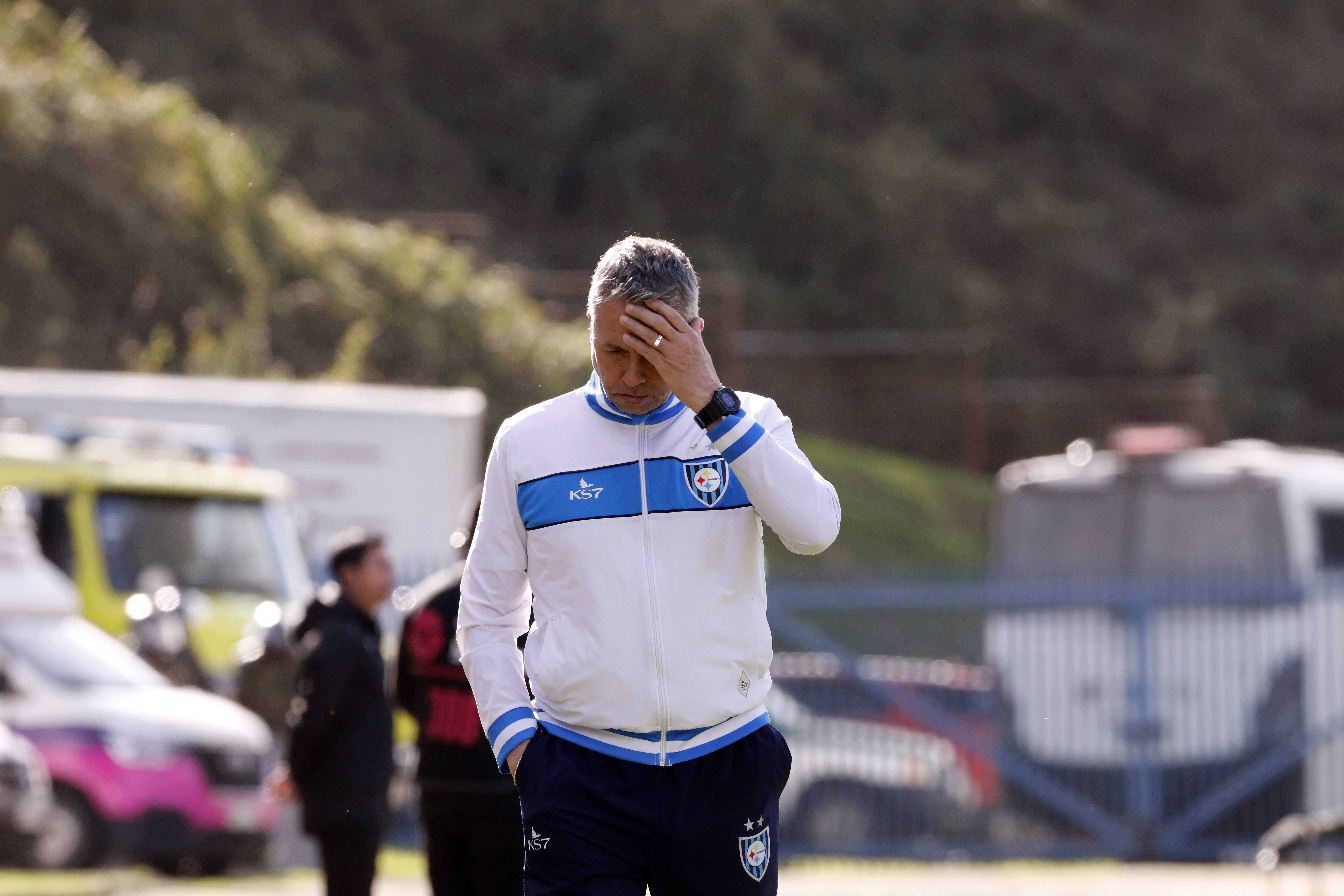 Gustavo Alvarez dejó en duda su continuidad como DT de Huachipato