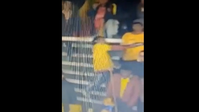 Hincha de Barcelona SC fue detenido por lanzar bengala a hinchas de Estudiantes