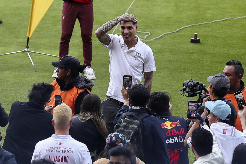 Paolo Guerrero fue presentado como refuerzo de Liga de Quito