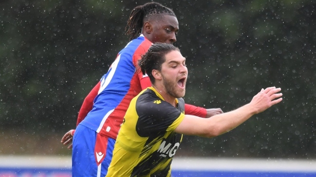 Francisco Sierralta vio acción en derrota de Watford frente a Crystal Palace