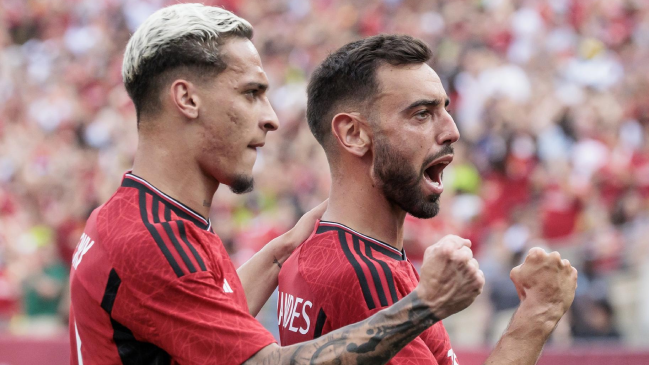 Manchester United derrotó a Arsenal con goles de Bruno Fernandes y Jadon Sancho
