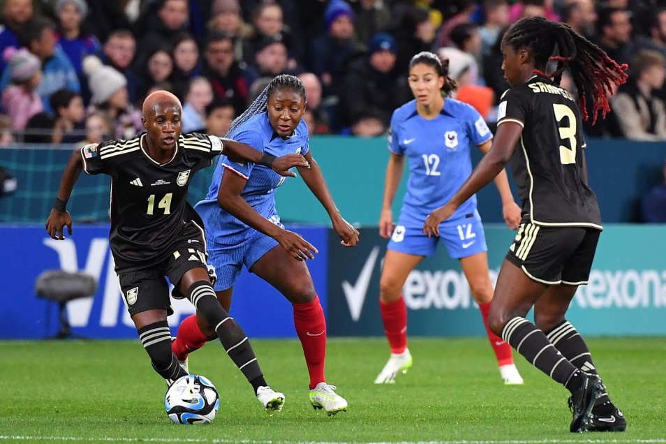 Francia debutó con un tibio empate sin goles contra Jamaica en el Mundial femenino