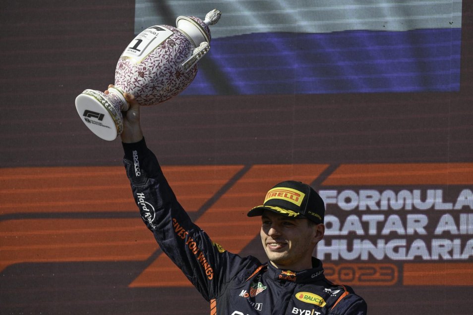 La euforia de Max Verstappen tras conseguir su séptima victoria consecutiva en la Fórmula 1