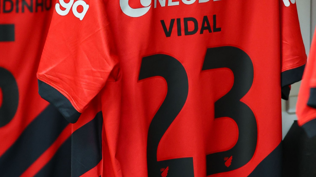 Vasco da Gama de Gary Medel enfrenta a Atlético Paranaense de Arturo Vidal y Arriagada