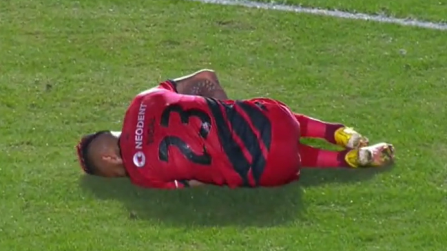 El duro cruce entre Medel y Vidal en el Brasileirao