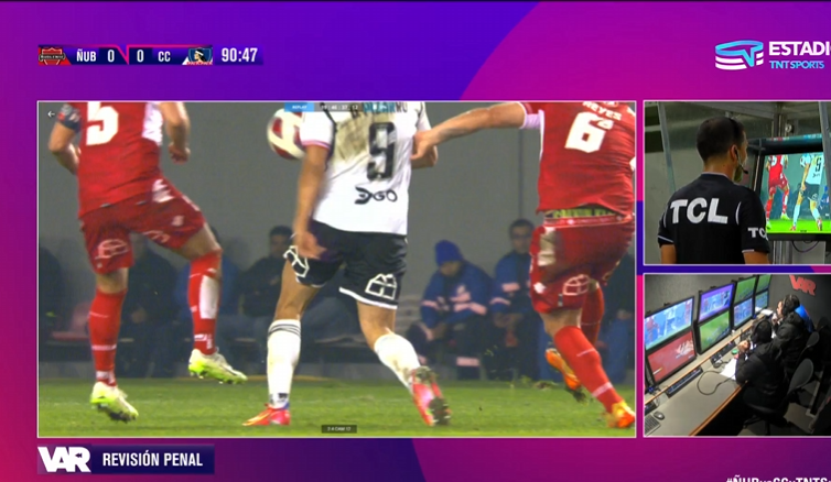 Con revisión del VAR: El penal anulado a Colo Colo ante Ñublense por mano de Damián Pizarro