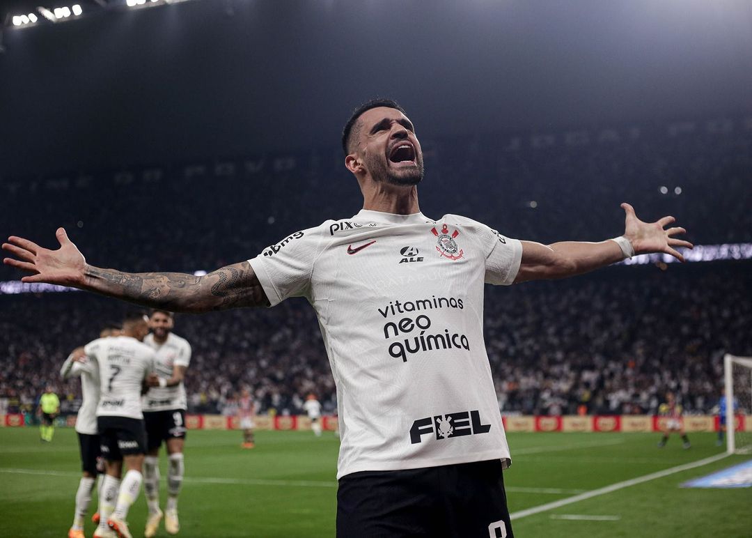 Corinthians ganó el clásico a Sao Paulo en la ida de semifinales de la Copa Brasil
