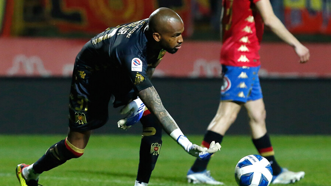 Unión Española oficializó el préstamo de Luis Mejía a Racing de Montevideo