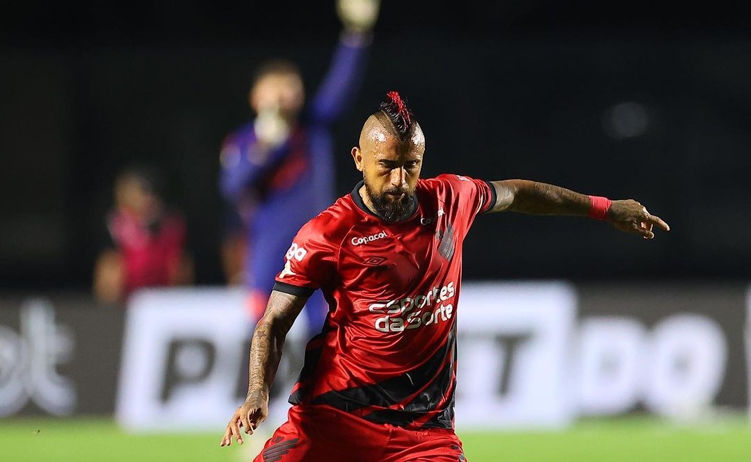 Arturo Vidal tuvo discreto desempeño en empate de Atlético Paranaense ante Cruzeiro