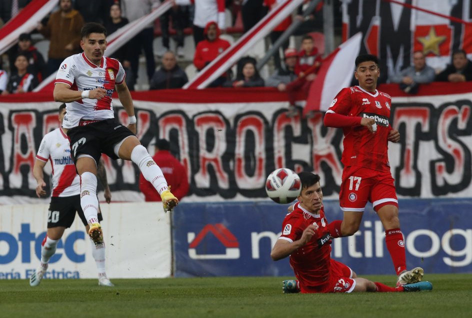 Curicó sucumbió ante la efectividad de La Calera y sigue peligrando cerca de la zona de descenso