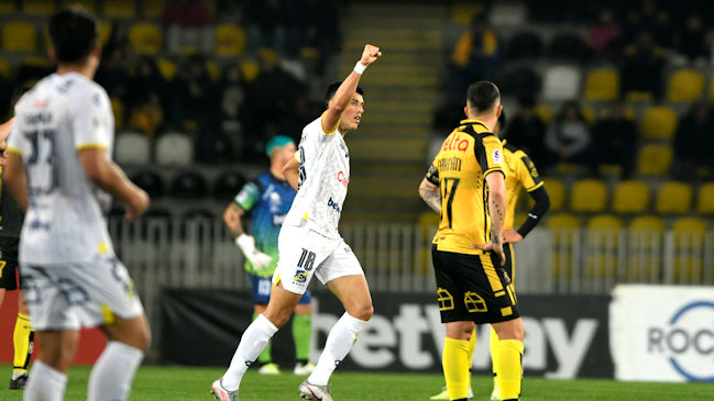 Everton se metió en el podio del Campeonato con una contundente victoria sobre Coquimbo