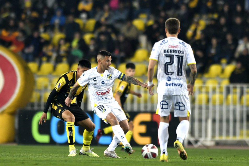 Coquimbo tropezó en su intento de acercarse al liderato al caer como local ante Everton