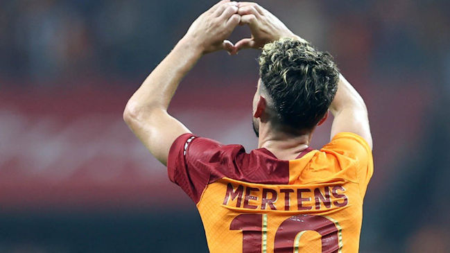 ¿Otro candidato al Puskas? Dries Mertens marcó golazo con Galatasaray en la fase previa de la Champions