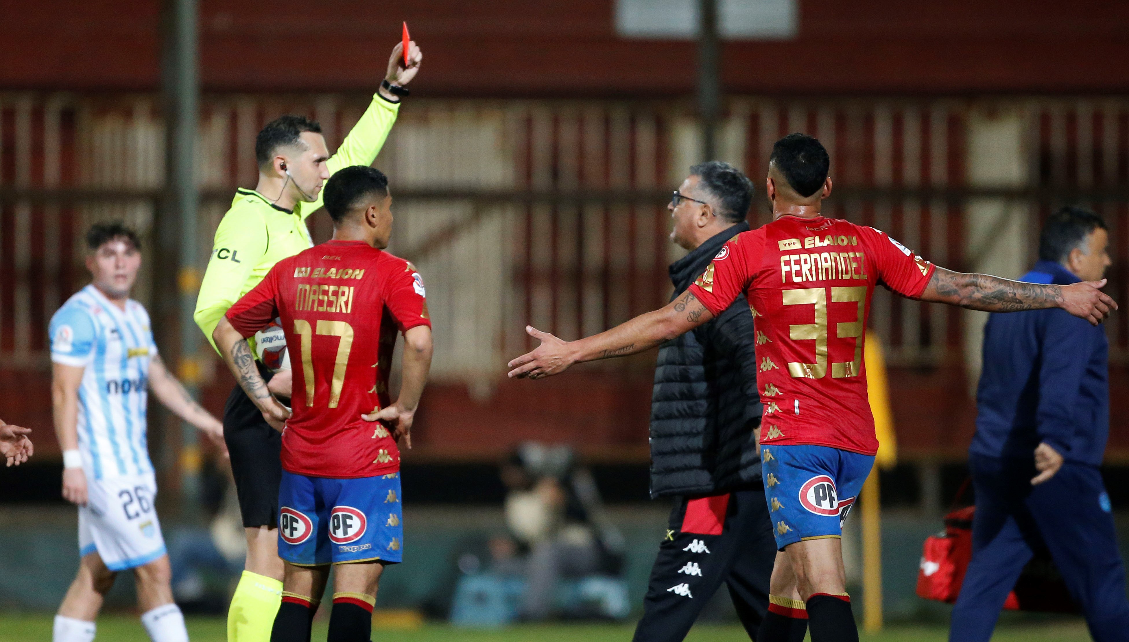 Ayudante de Fuentes explotó contra el arbitraje de Nicolás Millas: Favoreció en cobros a Magallanes