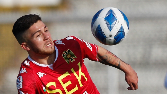 Unión Española se querelló contra Víctor Felipe Méndez por su traspaso a Rusia