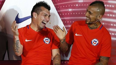 El saludo cumpleañero de Vidal a Gary Medel: Aún quedan batallas por ganar