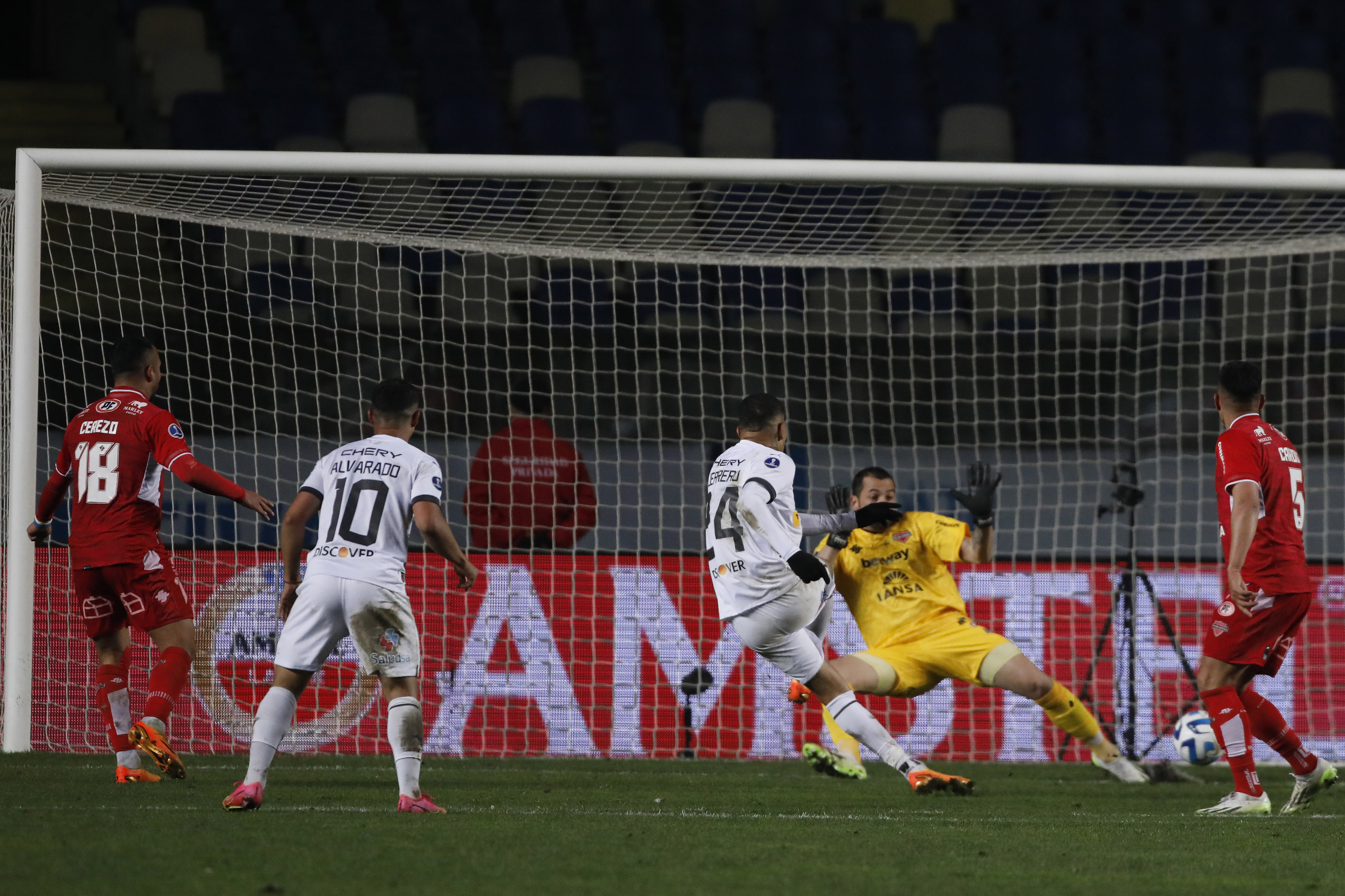 Paolo Guerrero anotó su primer gol oficial con Liga de Quito ante Ñublense en la Sudamericana
