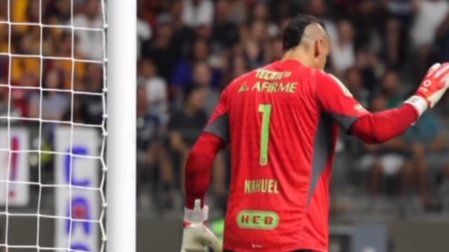 Increíble: Arquero realizó un truco de magia y después atajó un penal en clasificación de Tigres