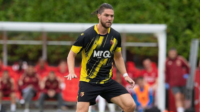 Francisco Sierralta jugó como volante y dio una asistencia en goleada de Watford sobre QPR