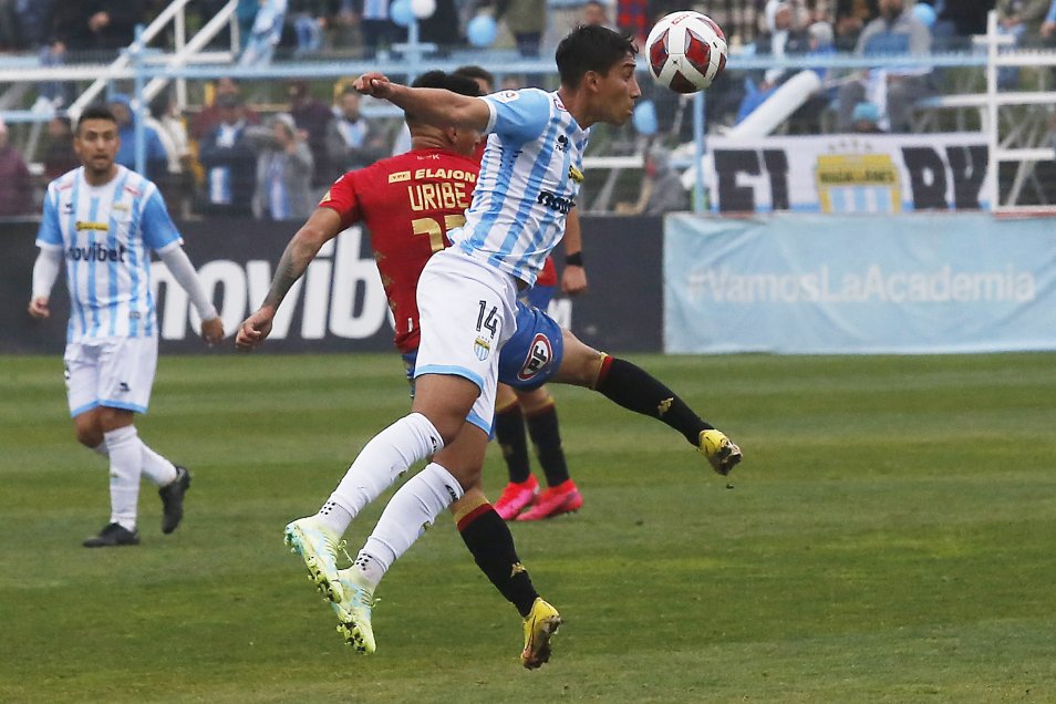 Magallanes se quedó tres valiosos puntos al vencer a Unión Española gracias a Larrivey