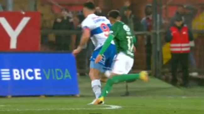 [Video] La UC reclamó penal a Zampedri pero el árbitro lo desestimó