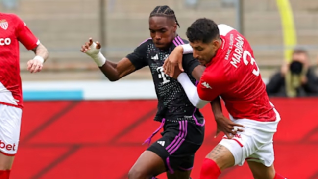 Guillermo Maripán sufrió con el ataque de Bayern Munich en derrota de AS Monaco
