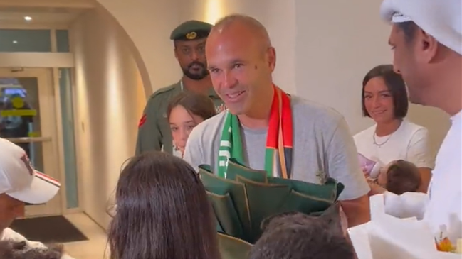 Andrés Iniesta aterrizó en Dubai para fichar por Emirates Club